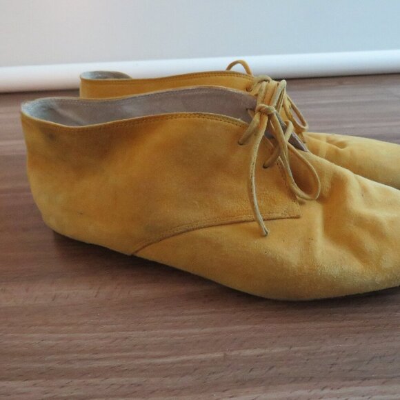 VINTAGE GUCCI Butter Yellow Suede Chukka Lace Up Flat Boots Booties - Size US 6 - Picture 3 of 15